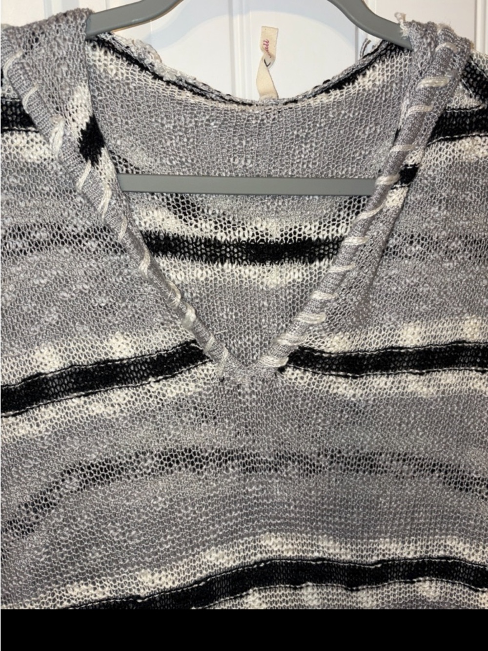 NWOT POL Gray, Black & White Striped V-Neck Sweater S